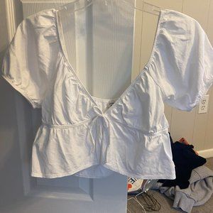 Aritzia Sunday best Crop Tee - Never Worn (S)